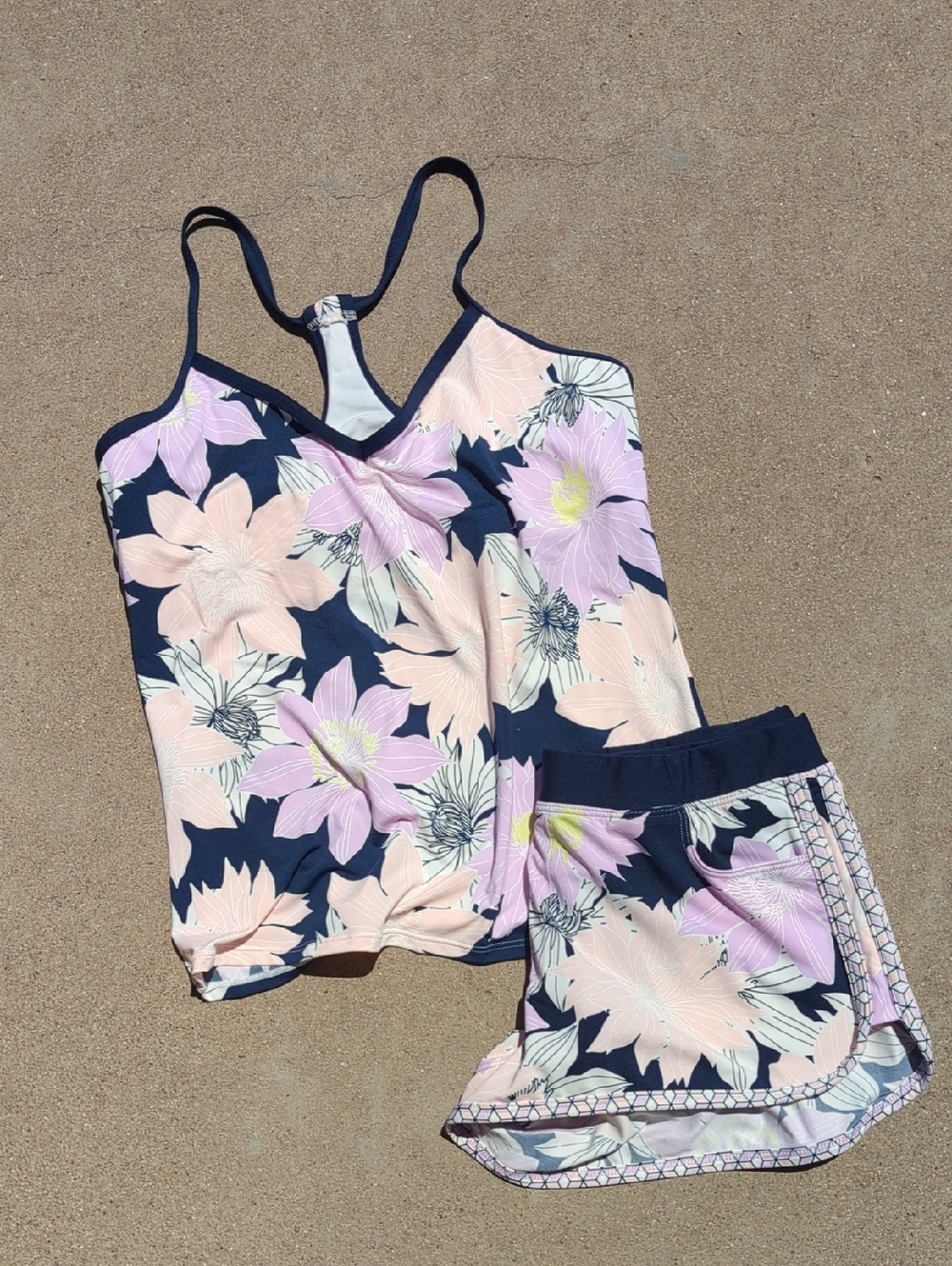 Carve Designs Tankini Top & Matching Shorts, Tropical Flowers, L